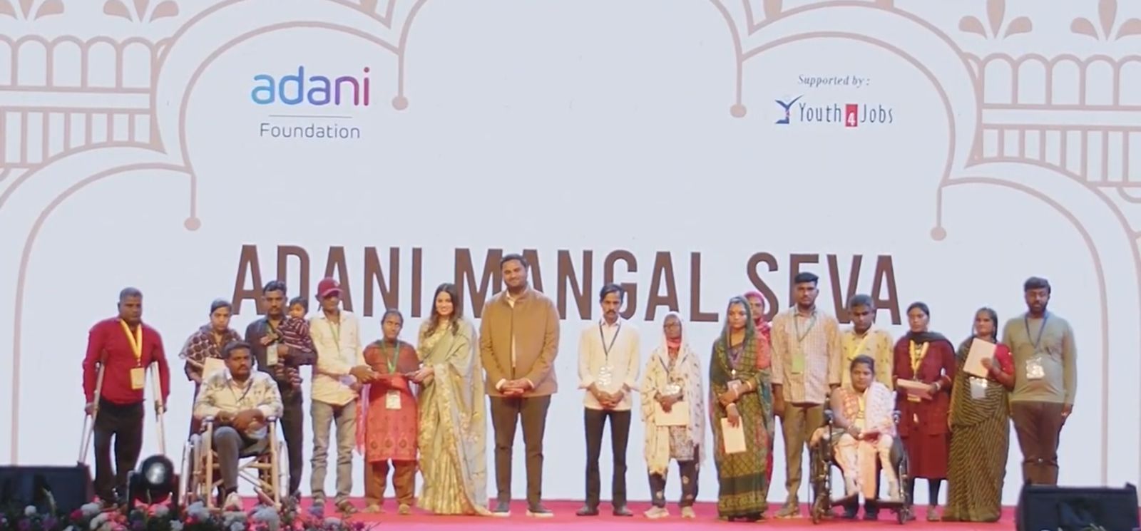 ഒന്നാം വിവാഹ വാർഷികം ആഘോഷിച്ച് Diva-Jeet Adani