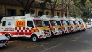 സൈറൺ മുഴക്കി പായുന്ന ജീവന്റെ കാവലാൾ. Tempo Traveller ICU Ambulance Services