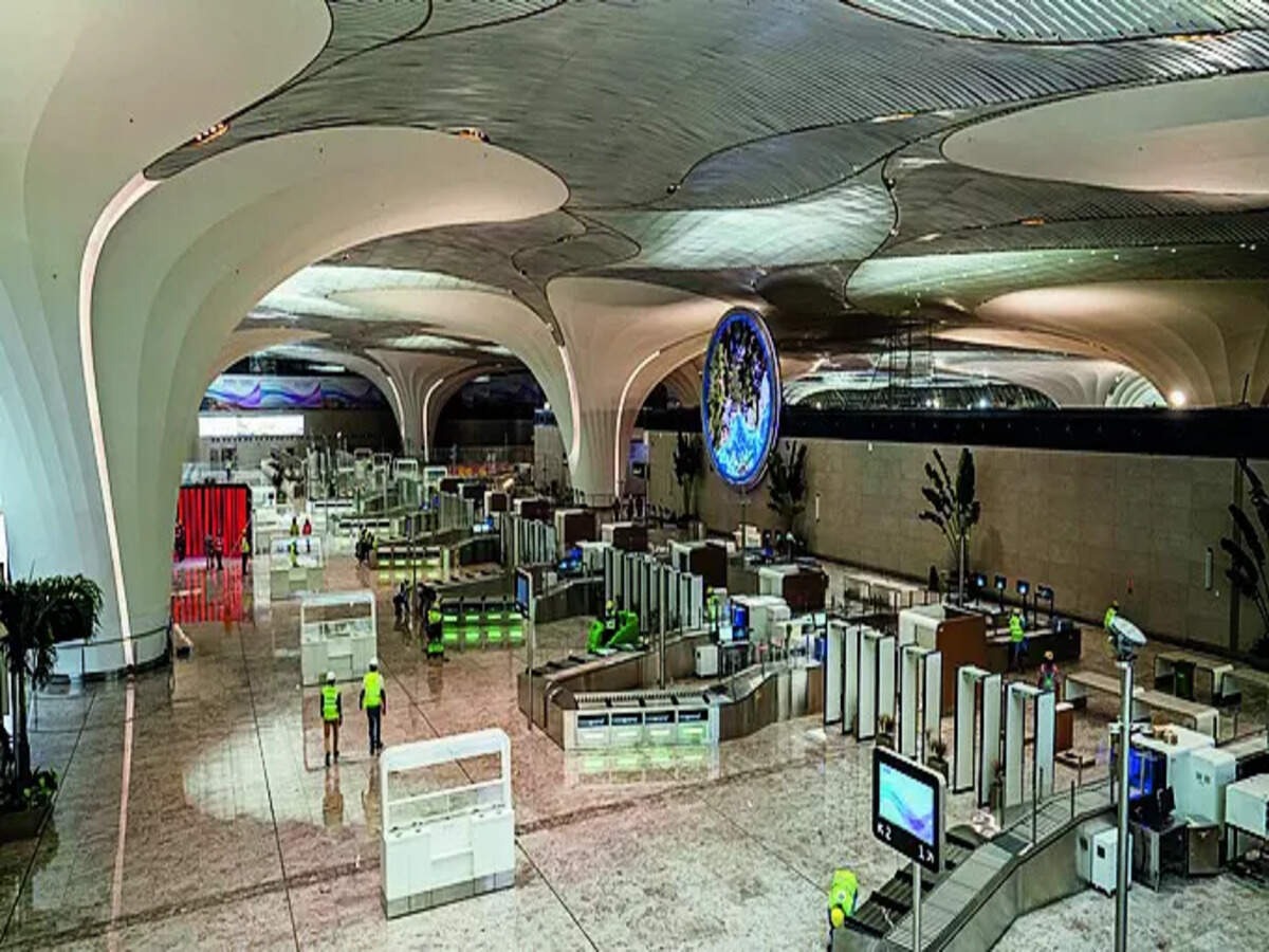 ഇരട്ട നീക്കവുമായി അദാനി