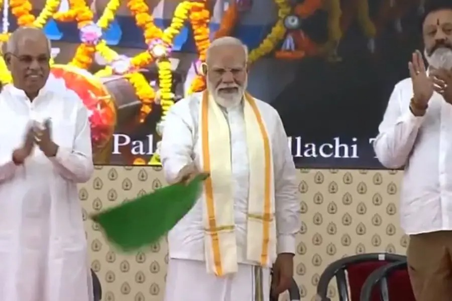 റെയിൽവേ പദ്ധതികൾ നാടിന് സമർപ്പിച്ച് പ്രധാനമന്ത്രി