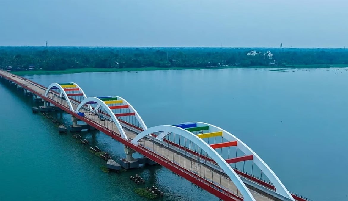 പെരുമ്പളം പാലം കാണാൻ പോകുന്നില്ലേ…?