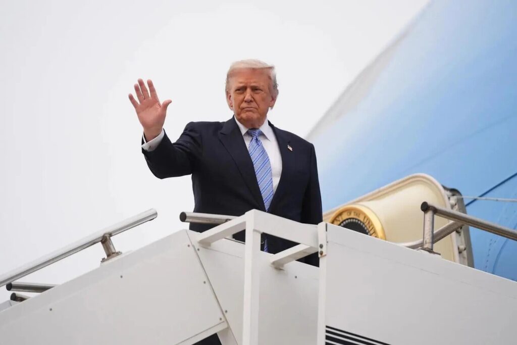 Trump team dumps Chinese phones