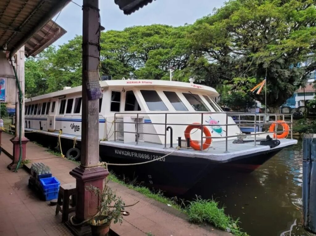 Pathiramanal Island Tourism