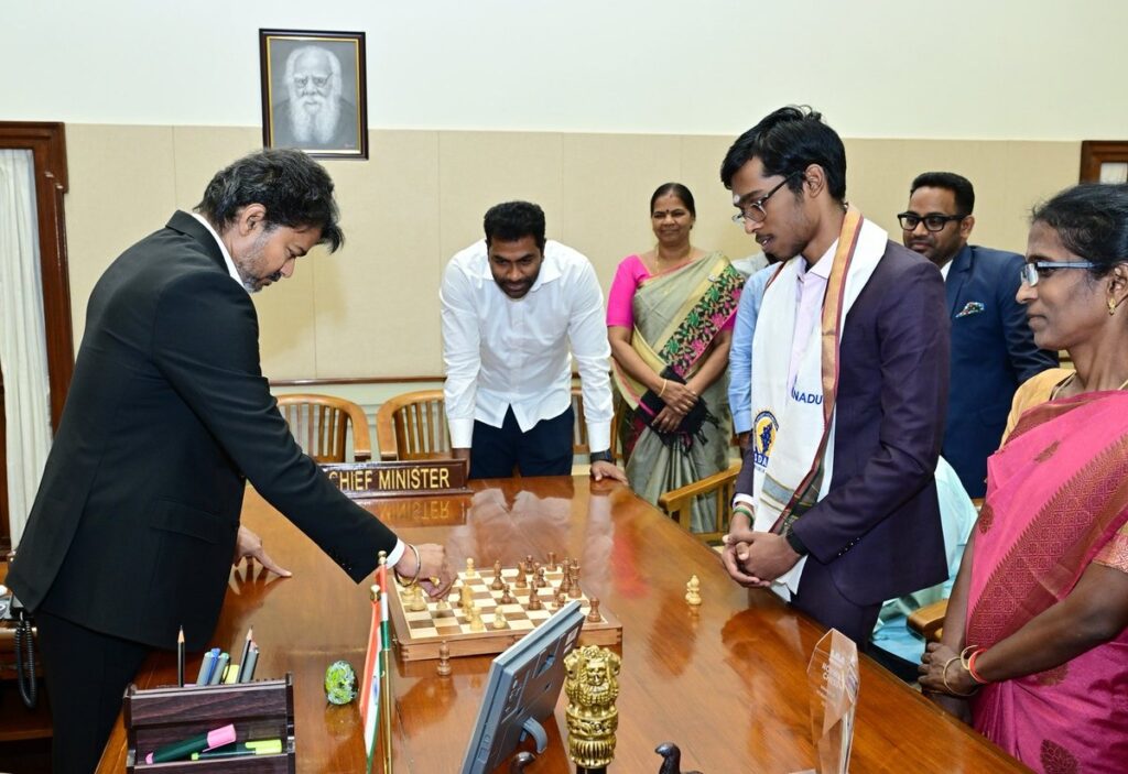 CM Vijay plays chess with Praggnanandhaa