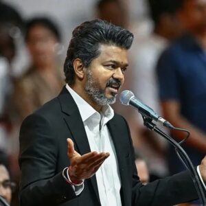 വസ്ത്രധാരണ രഹസ്യം വെളിപ്പെടുത്തി തമിഴ്നാട് മുഖ്യമന്ത്രി വിജയ് TN CM Vijay black and white suit