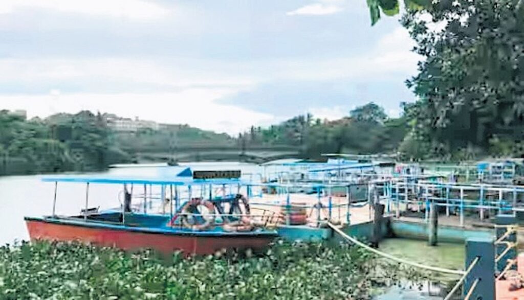 Veli Kadinamkulam boat service