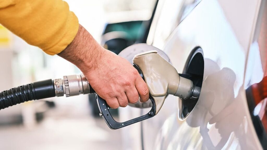 Government clarifies E20 petrol safety for vehicles