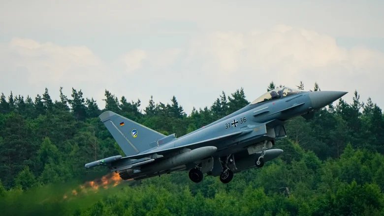 Powerful radar systems fighter jets